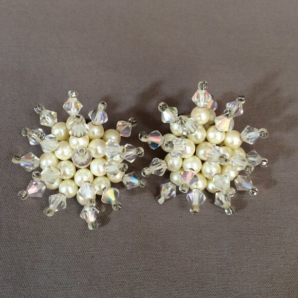 Vintage Clip Earrings Large Pearl Crystal Starburst Pattern 1.5 Inches - Picture 1 of 3